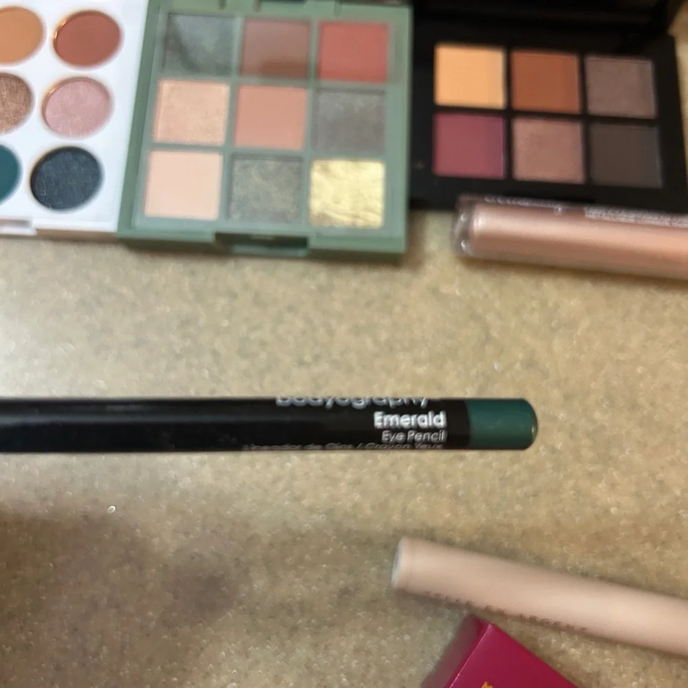IPSY Lot of 2 Glam Bags w/ Total 10 Samples Eyeshadow Palettes, Crayons, Liner